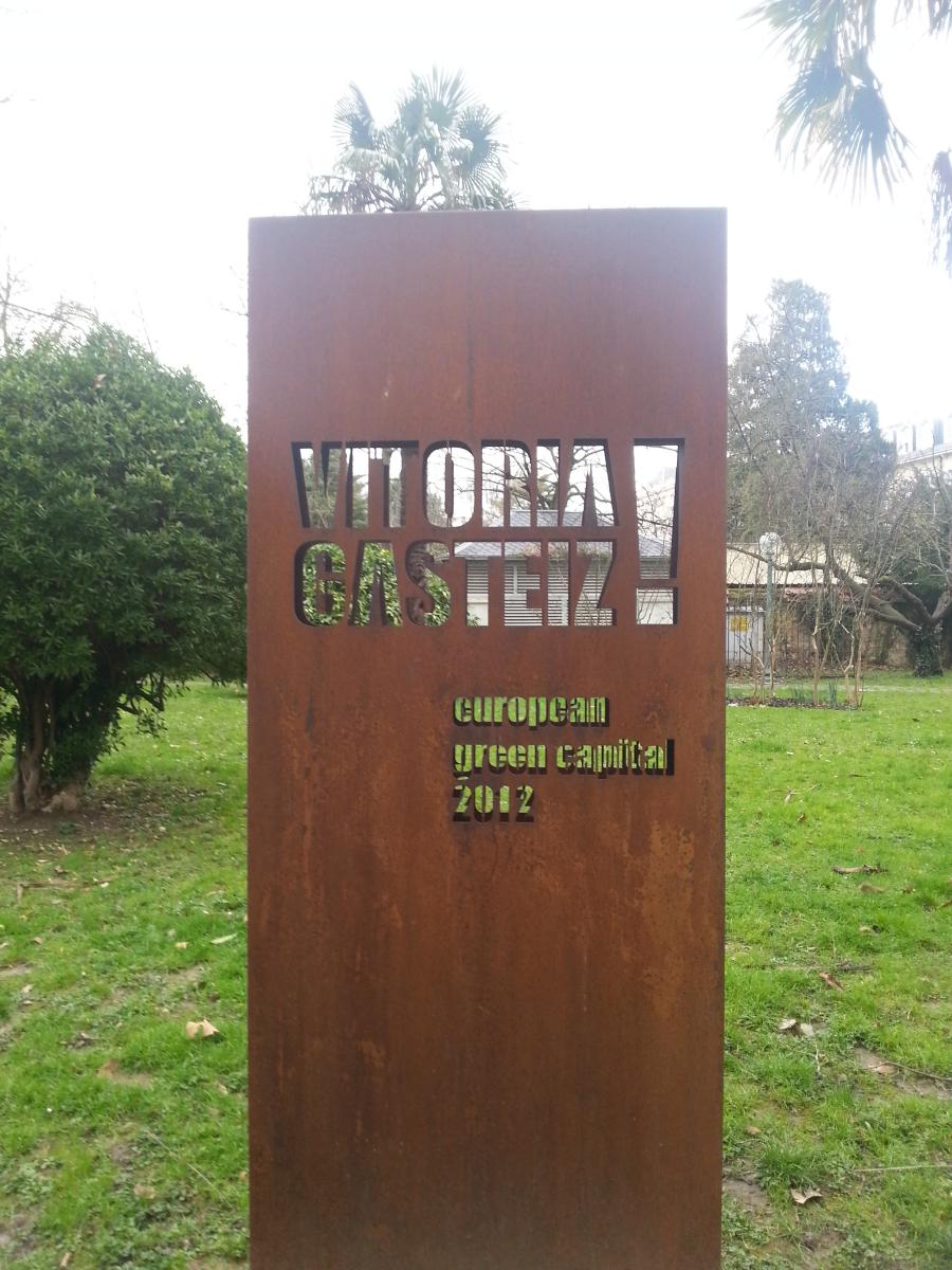 Vitoria-Gasteiz. Metalisteria en acero cortem